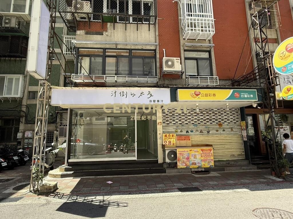 三民邊間人潮一樓