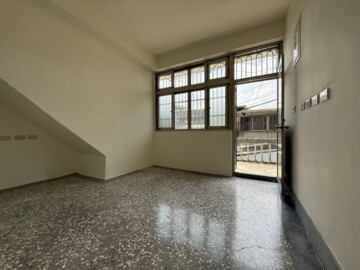 成功市場旁一樓全新裝修~請洽:美美 - Image 1