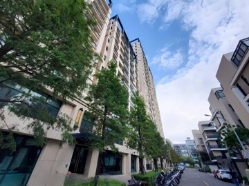 世界湖美麗待售房屋
