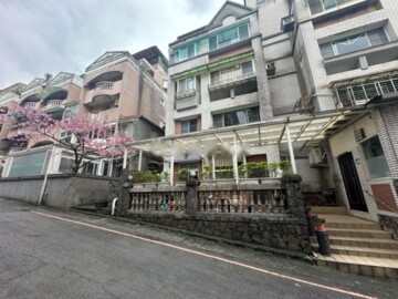 榮璟伯爵街透天區待售房屋