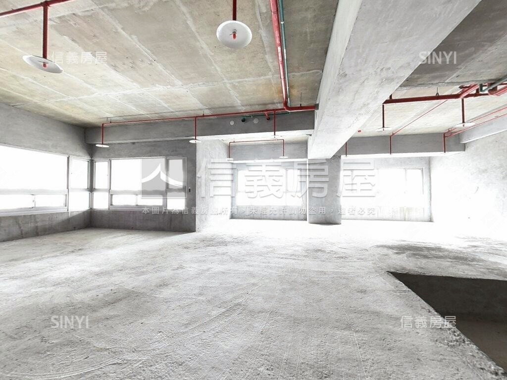 天藝＃面泳池中庭