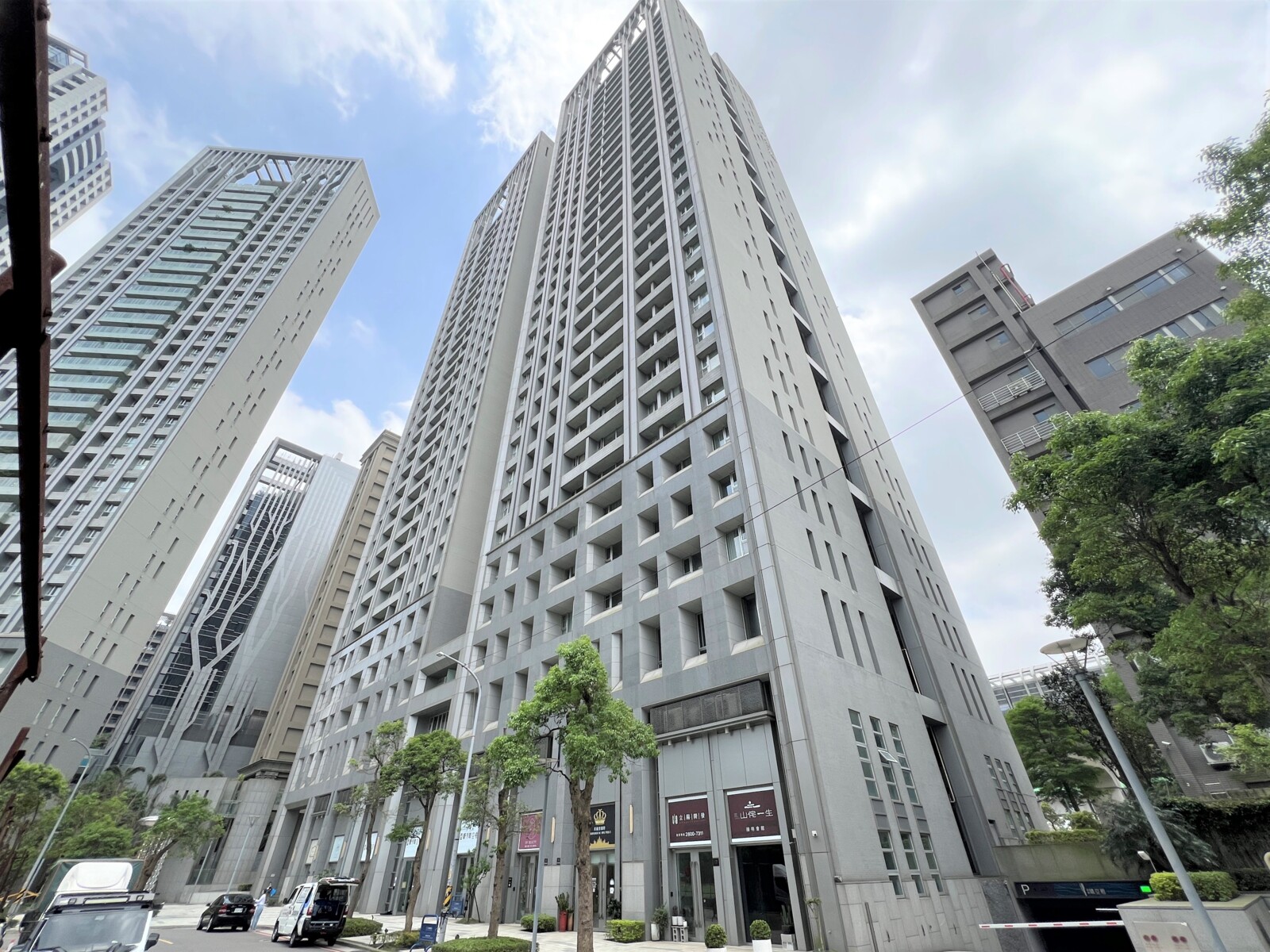 新北市林口區亞昕晴空樹待售房屋