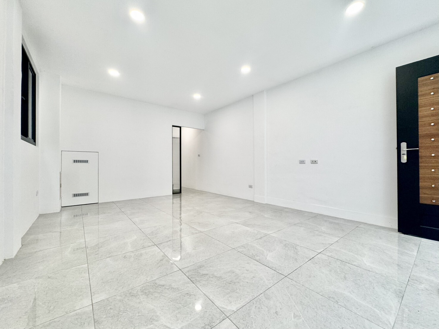 西區核心美術館特區‧全新裝潢‧古典融合時尚孝親透天