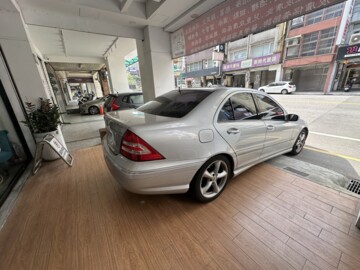 醫美頂讓 近火車站一樓金店面 - Image 1