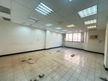 正中山南路雙面寬店面 - Image 1