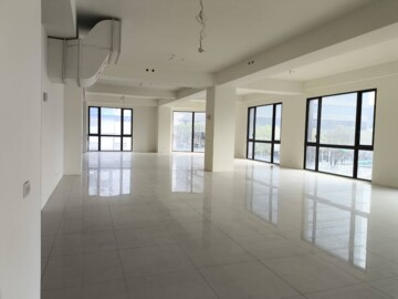 新新公園旁@南港新東區1+2樓三角窗店面 - Image 1