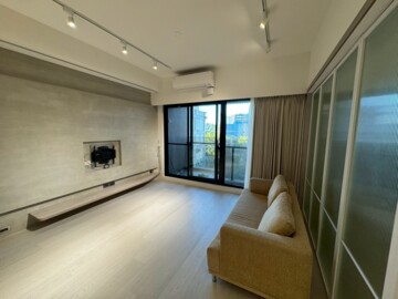 輕屋齡百萬裝潢美3房/平面車位機車位 - Image 1