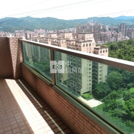 瓏山林透天區待售房屋