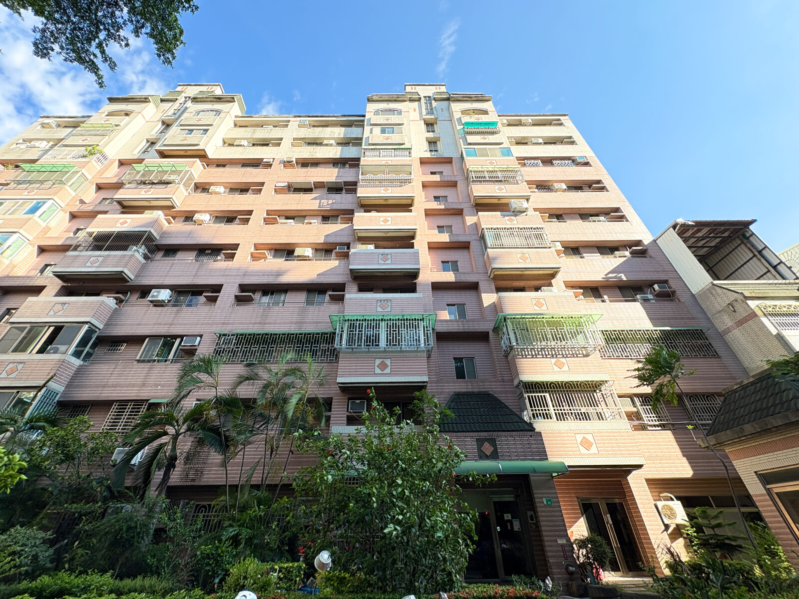 台南市安南區長谷鳳凰城E區待售房屋