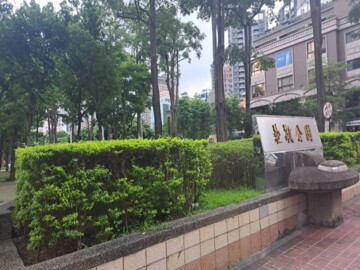 名峰花都待售房屋