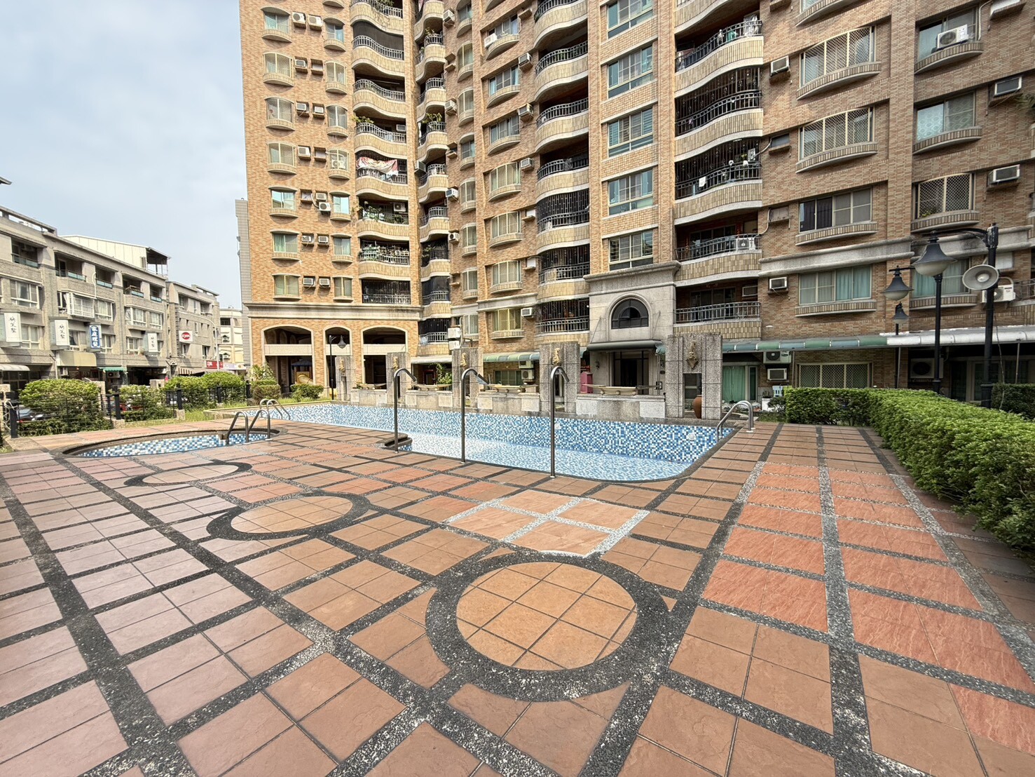 樂屋_高雄市鳳山區京城花園待售房屋 高雄市鳳山區京城花園待售房屋
