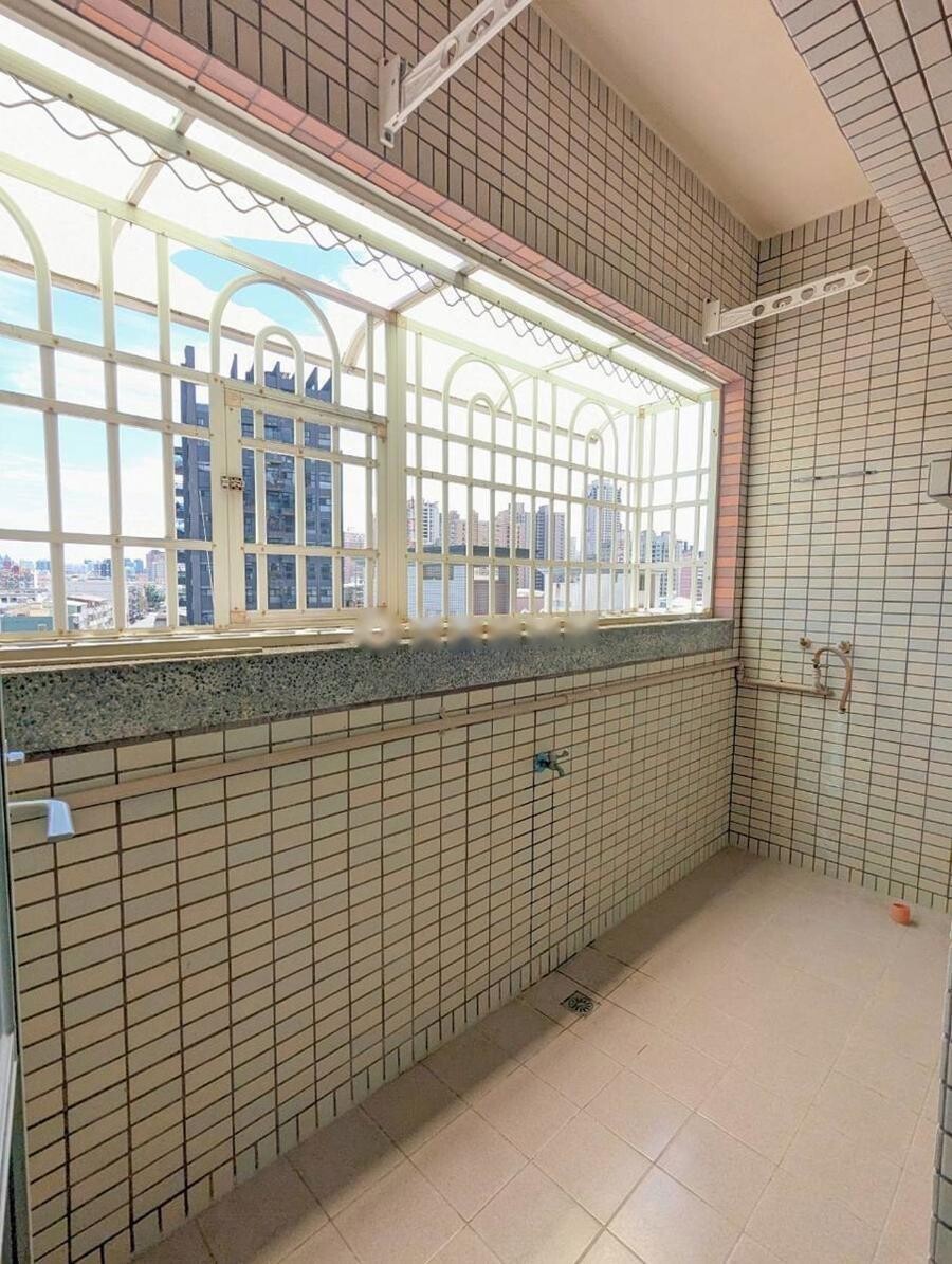 高雄市左營區荷韻待售房屋