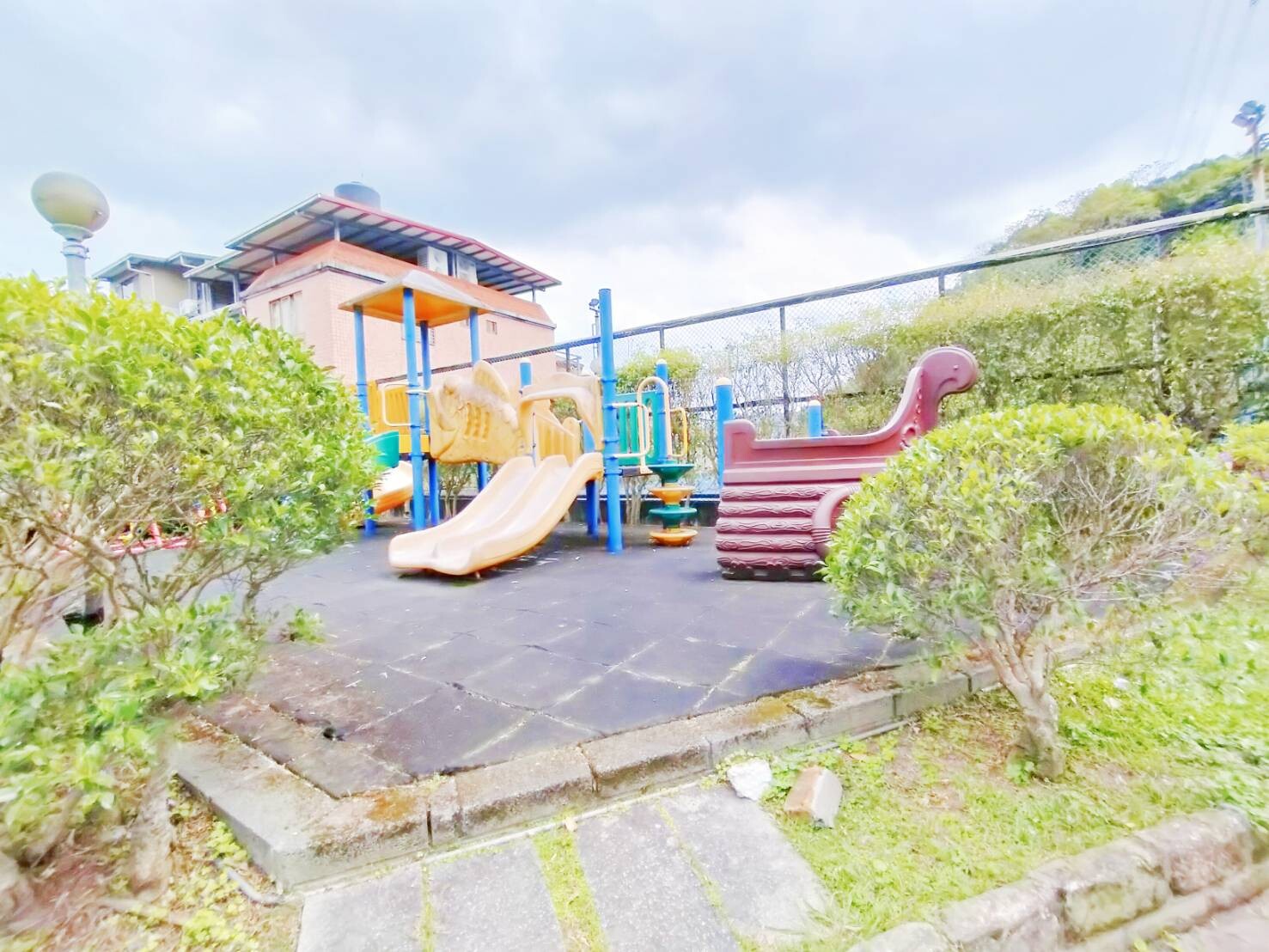 樂屋_新北市新店區綠野香坡彩蝶別墅C待售房屋 新北市新店區綠野香坡彩蝶別墅C待售房屋