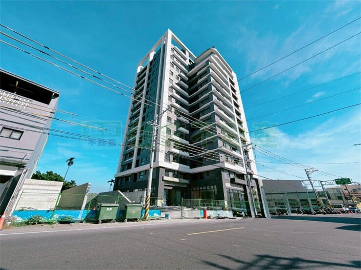 鄰保安車站角窗店面Lavie