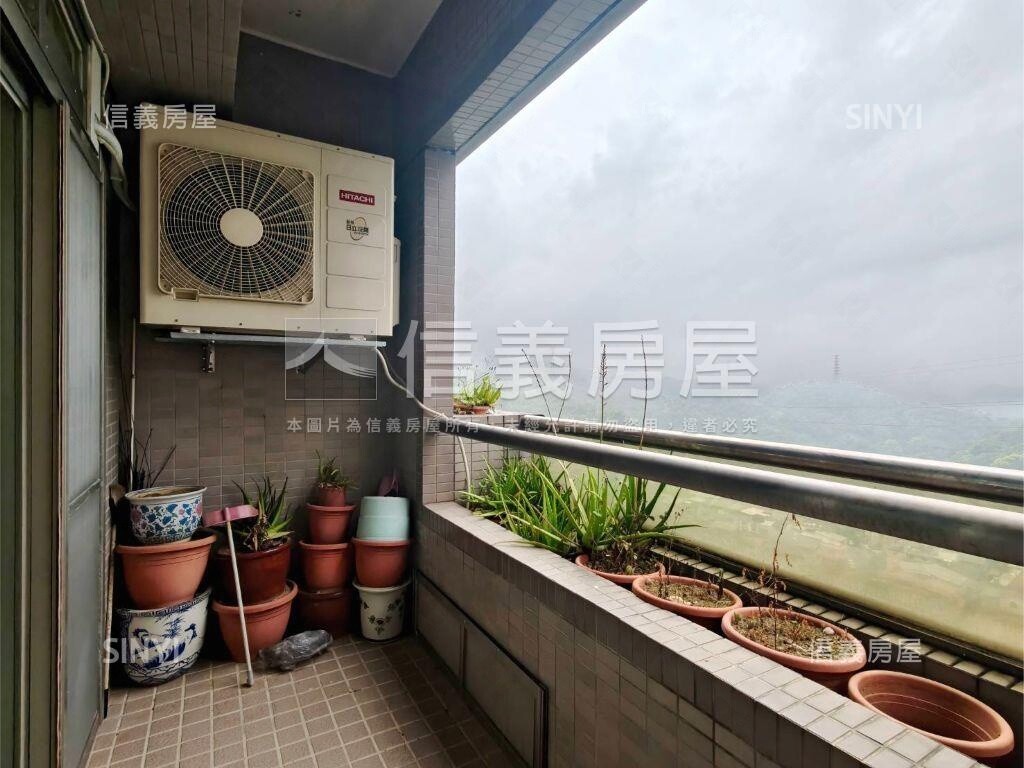 台北市文山區世界山莊待售房屋