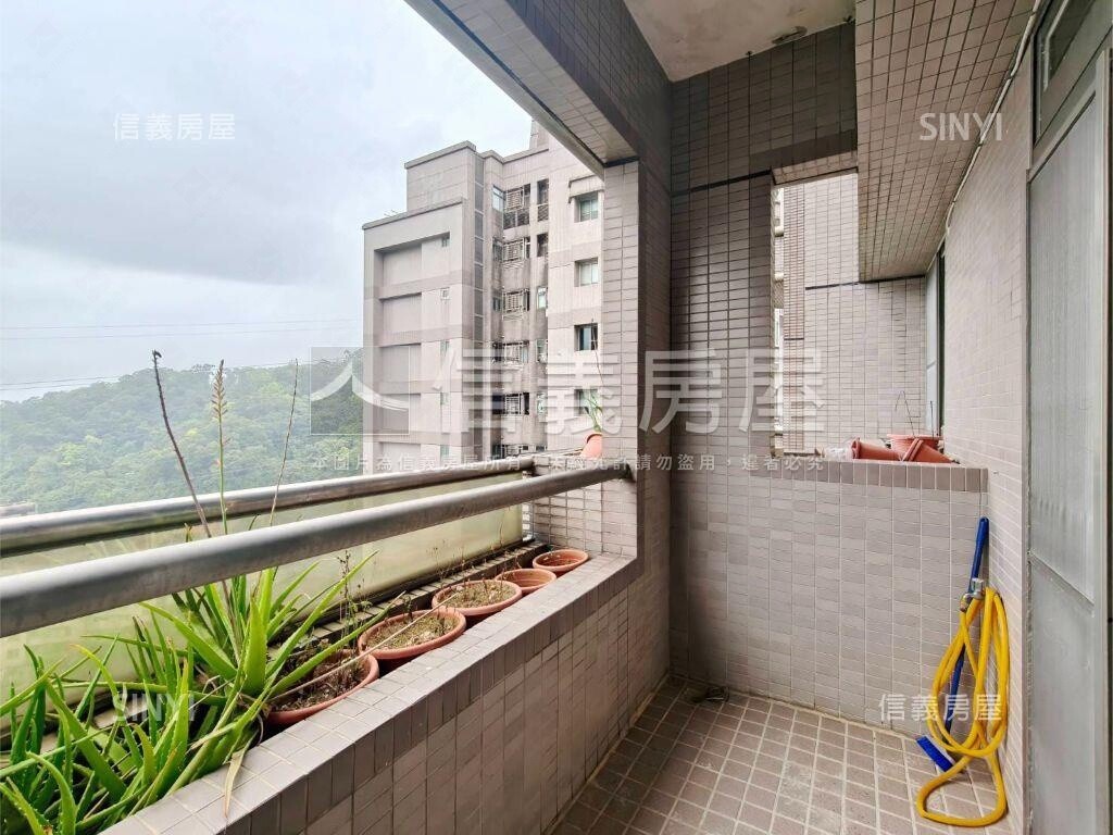 台北市文山區世界山莊待售房屋
