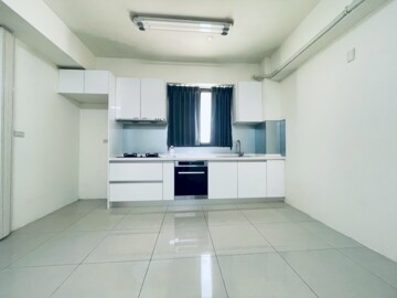 彰化交流道旁輕屋齡車庫美墅出租 - Image 1