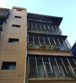 近雙連站及寧夏夜市公寓,屋主住5樓可互相照應 - Image 1