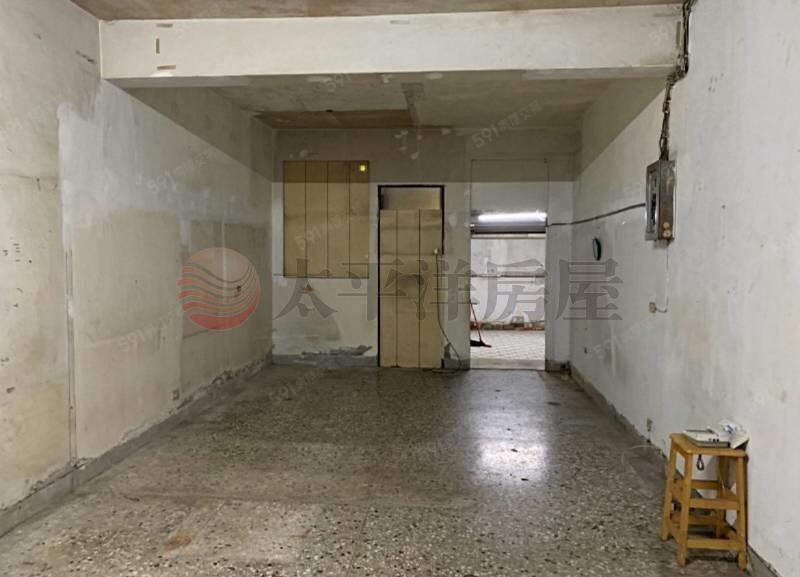 民族路大馬路邊燙金店面