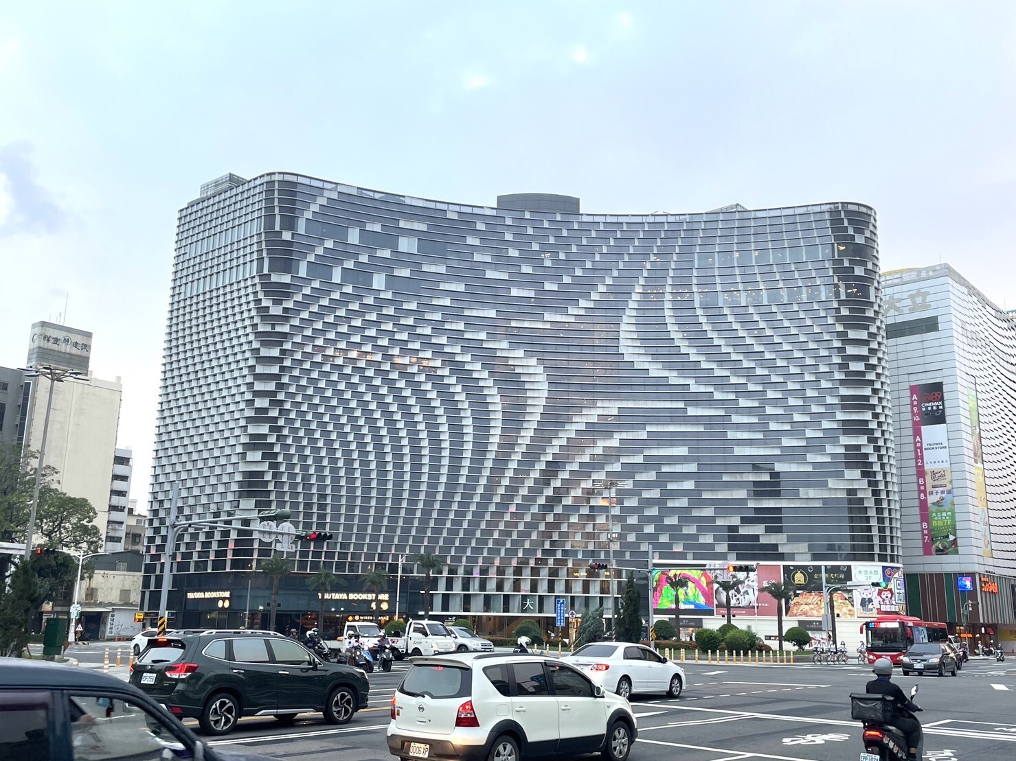 高雄市前金區中正一號院待售房屋