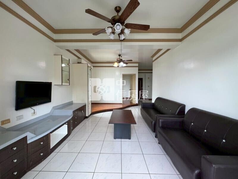 羅馬山莊優質華廈4房車