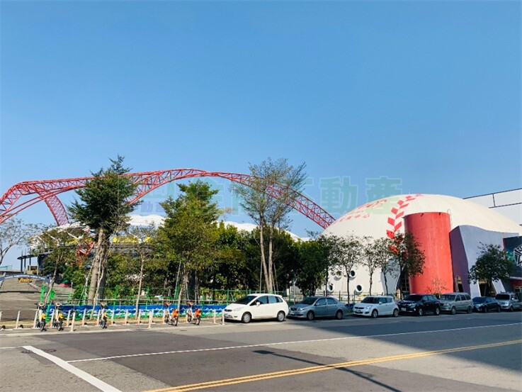 十四期棒球場旁商五建地