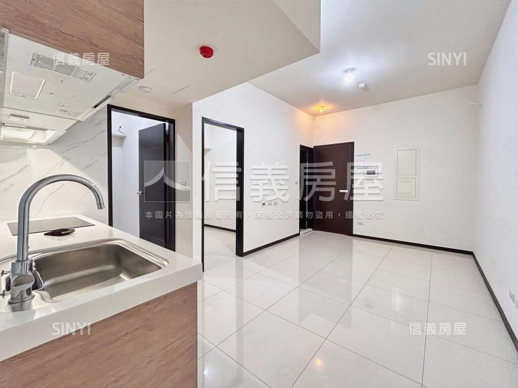 國鉅富高樓三房車位