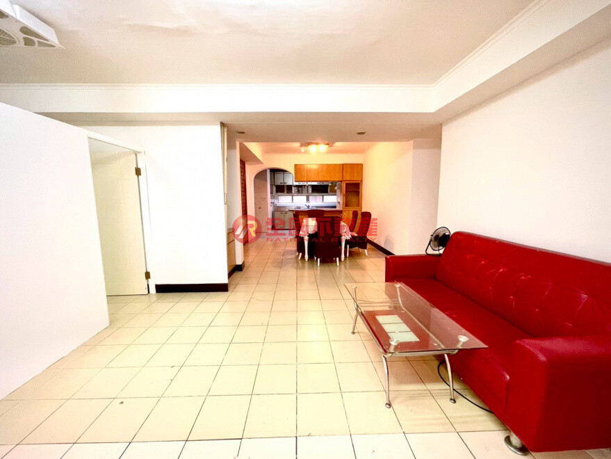 芝山站天母SOGO一坪不用60萬邊間美三樓