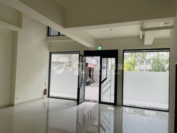 租-高醫郡都當代8米面寬金店面 - Image 1