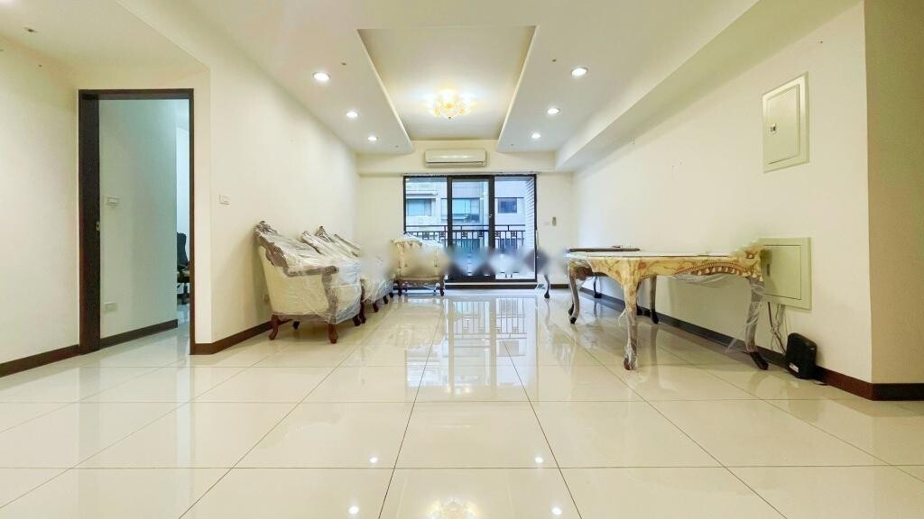 新北市林口區佳昂仁愛富待售房屋