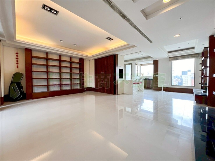 面秋紅谷視野2＋1房車位