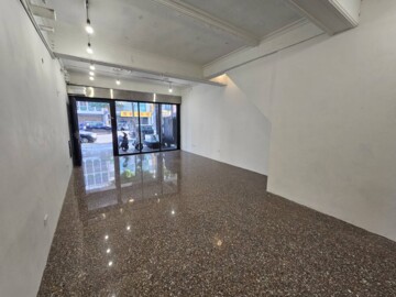 前金捷運商五翻新透天店面|七賢二路正20米路邊間 - Image 1