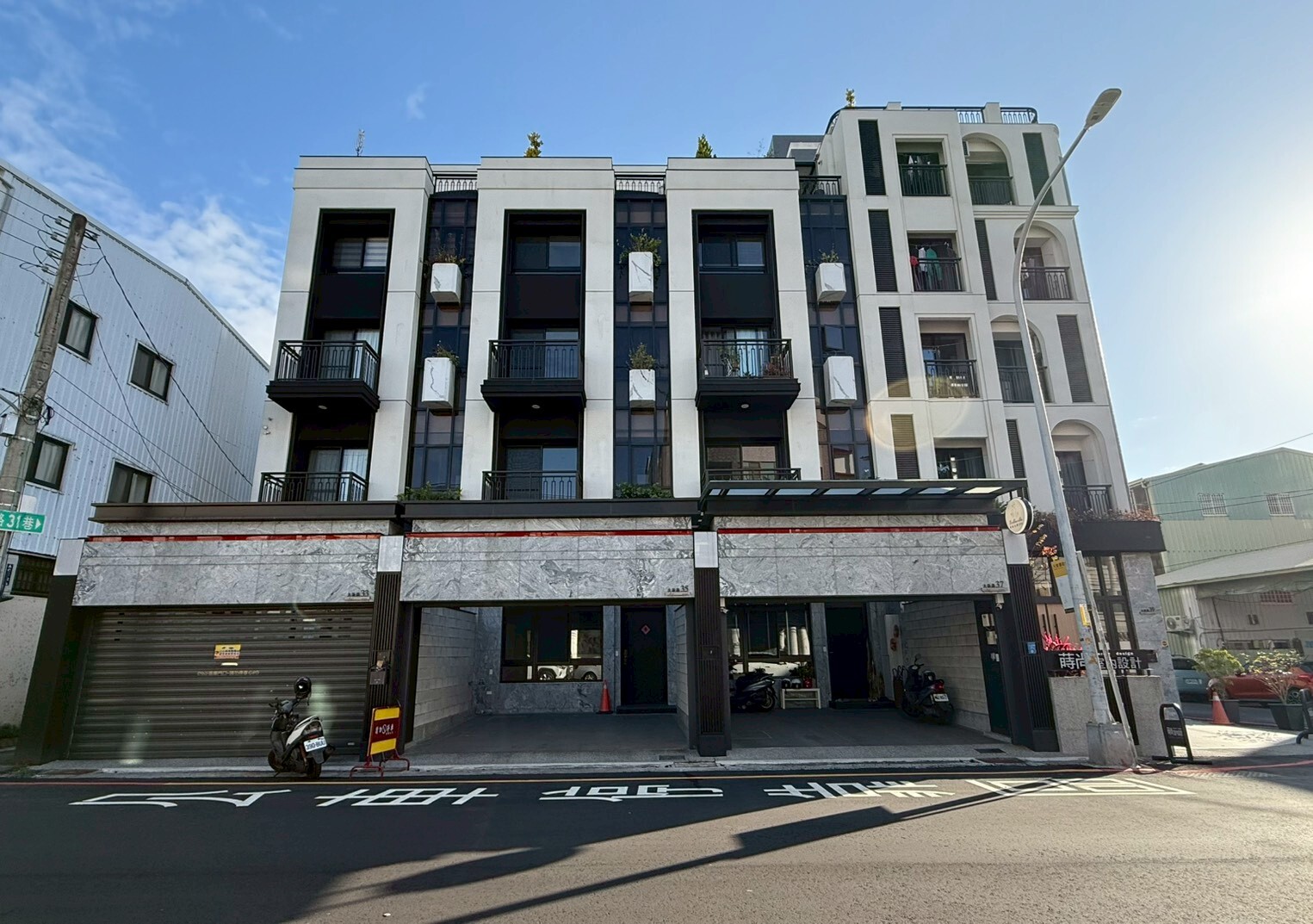 潭子六套房💃臨路大面寬電梯雙車別墅