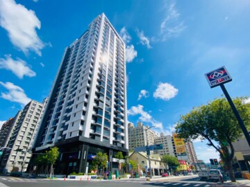 高鐵商圈*二+一房 含 管*有車位*高檔裝潢 - Image 1