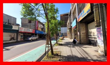 中信明湖-葳格博閱店面,面寬約4米,門口有公車站牌 - Image 1