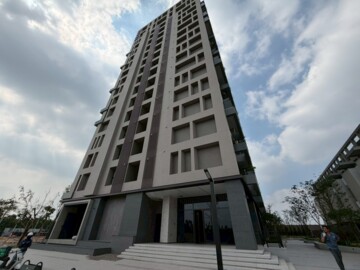 中洲向山學全新3房平車華廈 - Image 1