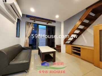 近家樂福。最超值陽台樓中樓。有小陽台 - Image 1