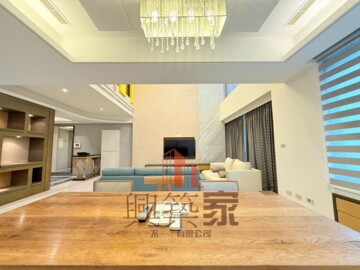 W高鐵特區｜稀有樓中樓頂樓雙主臥五房｜含雙車位 - Image 1