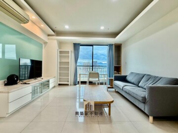 W巨城商圈.外商首選｜稀有陽光美四房｜附車位 - Image 1