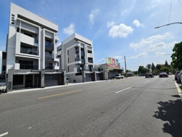 澄清湖｜輕屋齡｜臨路透天店墅 - Image 1