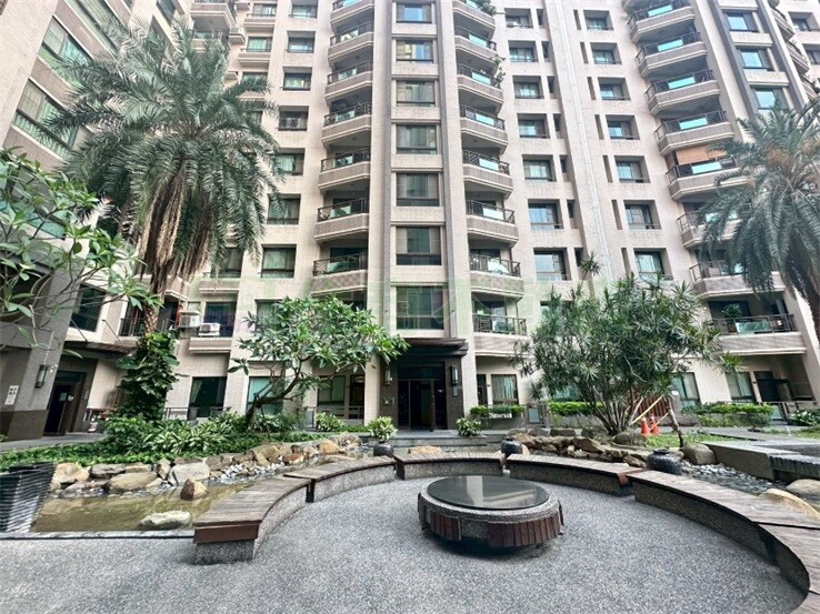 高雄市鳳山區高雄市水晶鑽大廈待售房屋