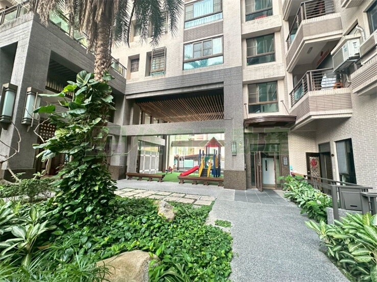 高雄市鳳山區高雄市水晶鑽大廈待售房屋