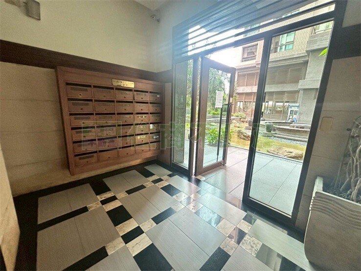 高雄市鳳山區高雄市水晶鑽大廈待售房屋