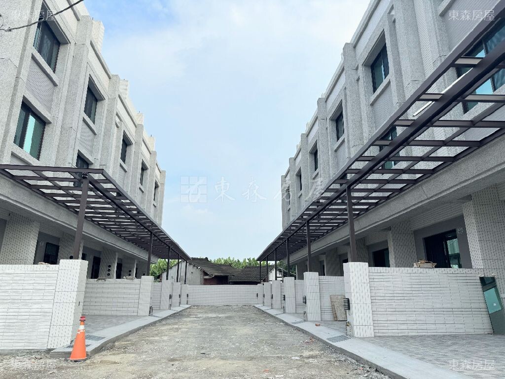 全新完工~溪心街車庫別墅