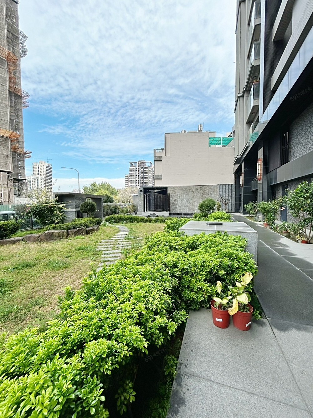 高雄市楠梓區大河苑大樓區待售房屋
