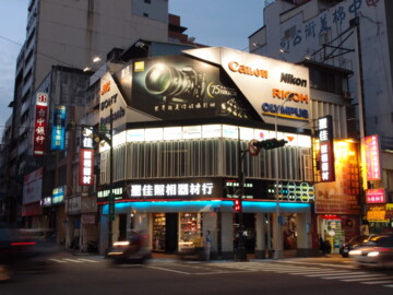 正角間店面(台灣大道×三民路緊鄰第二市場旁) - Image 1