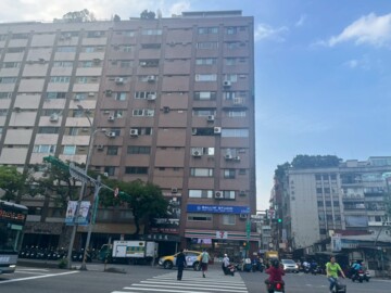 西華富裔待售房屋