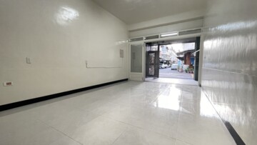 省鳳商文衡商圈｜翻新可停車透天☆可租補☆ - Image 1