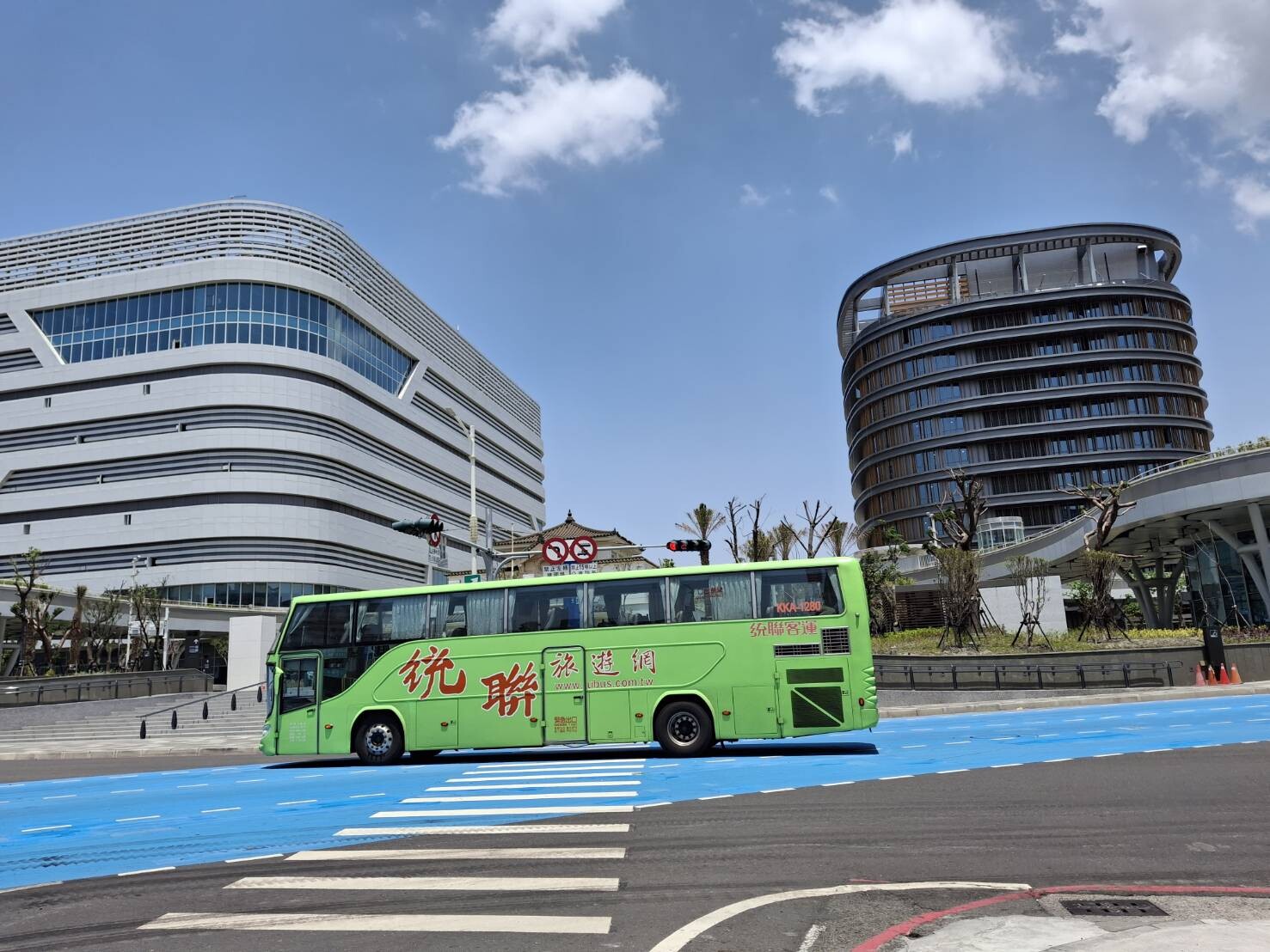 高雄市三民區站前大廈待售房屋