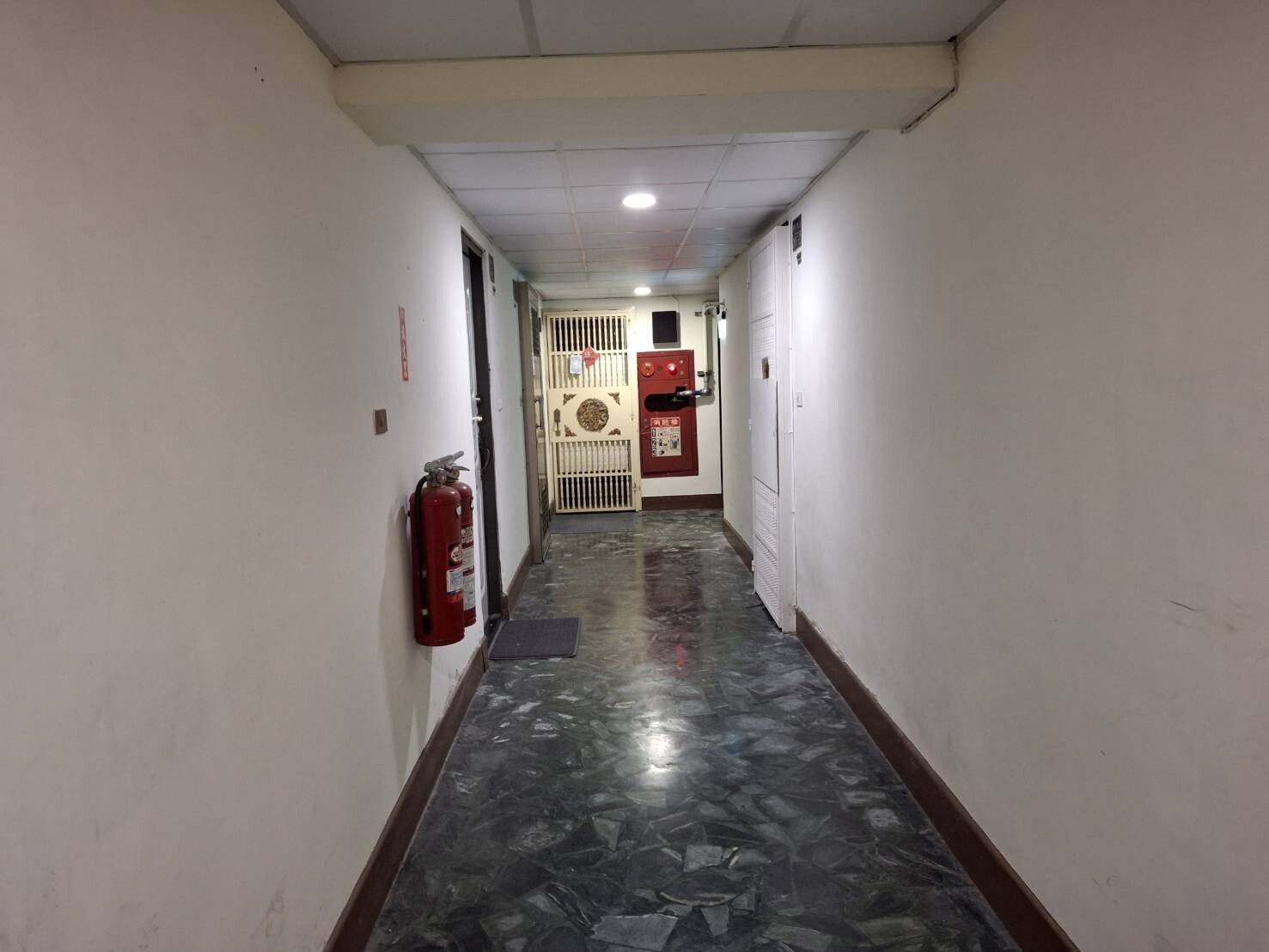 高雄市三民區站前大廈待售房屋